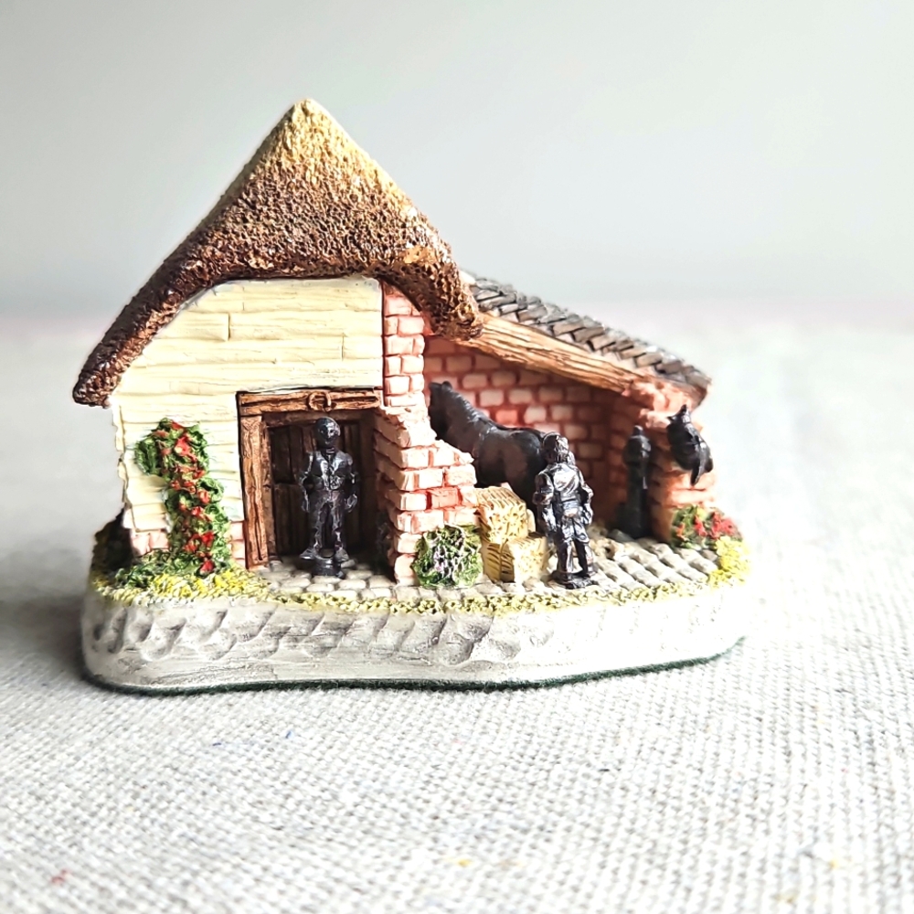 David Winter Cottages Staffordshire Stable 1992